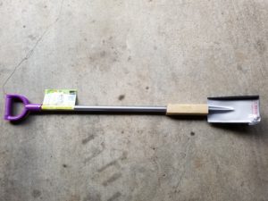 側溝の泥上げや縁石周りの草対策に草刈りスコを買ったのでレビューします